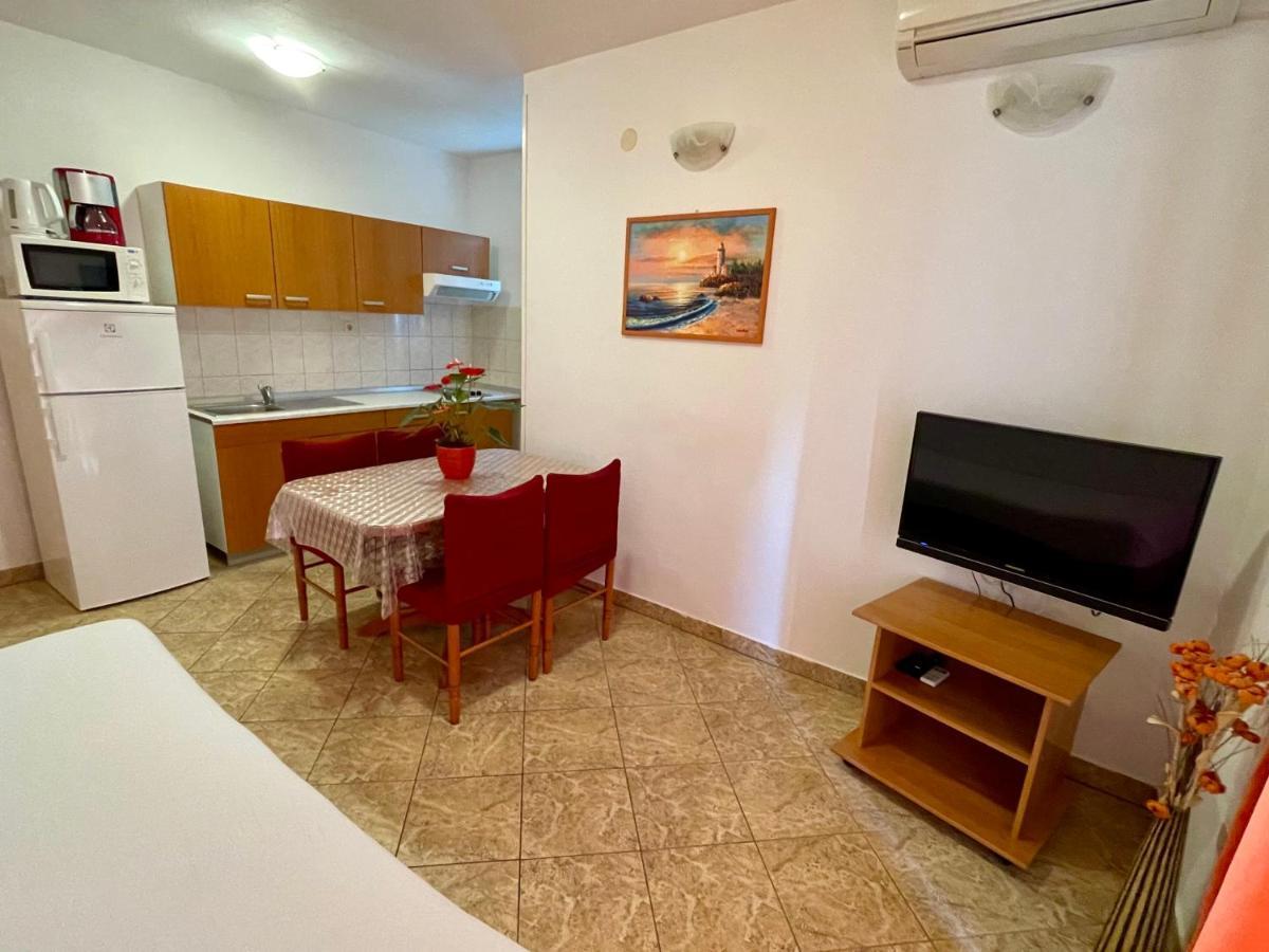 שיבניק Apartments Sime מראה חיצוני תמונה