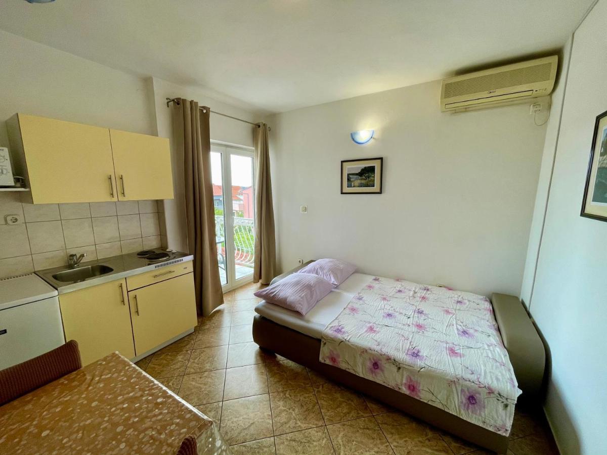שיבניק Apartments Sime מראה חיצוני תמונה