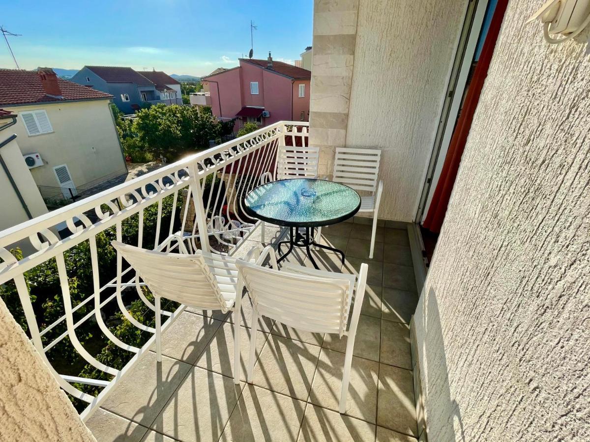 שיבניק Apartments Sime מראה חיצוני תמונה