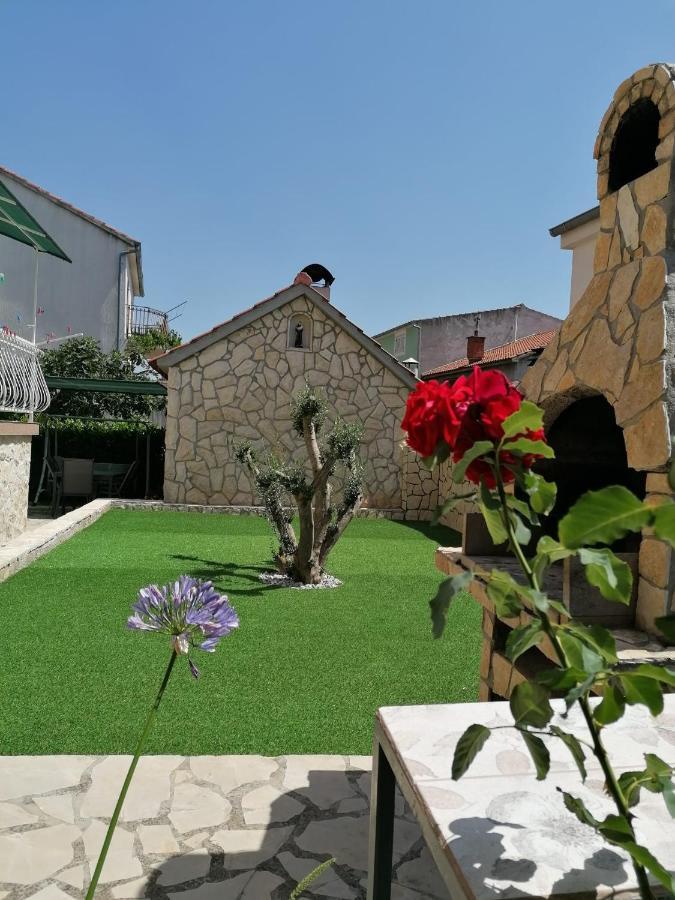 שיבניק Apartments Sime מראה חיצוני תמונה