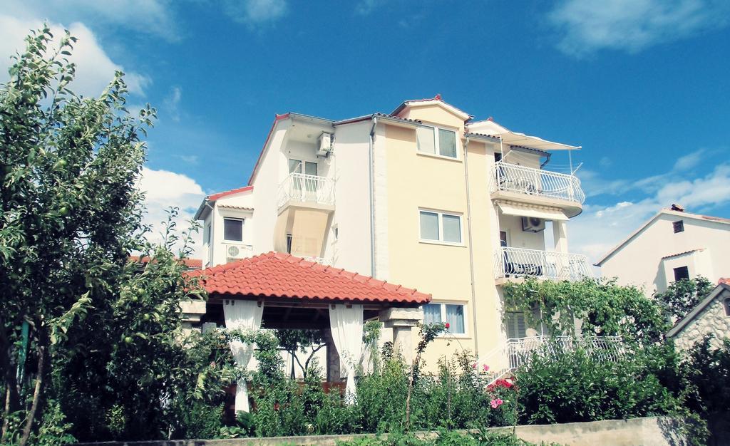שיבניק Apartments Sime מראה חיצוני תמונה