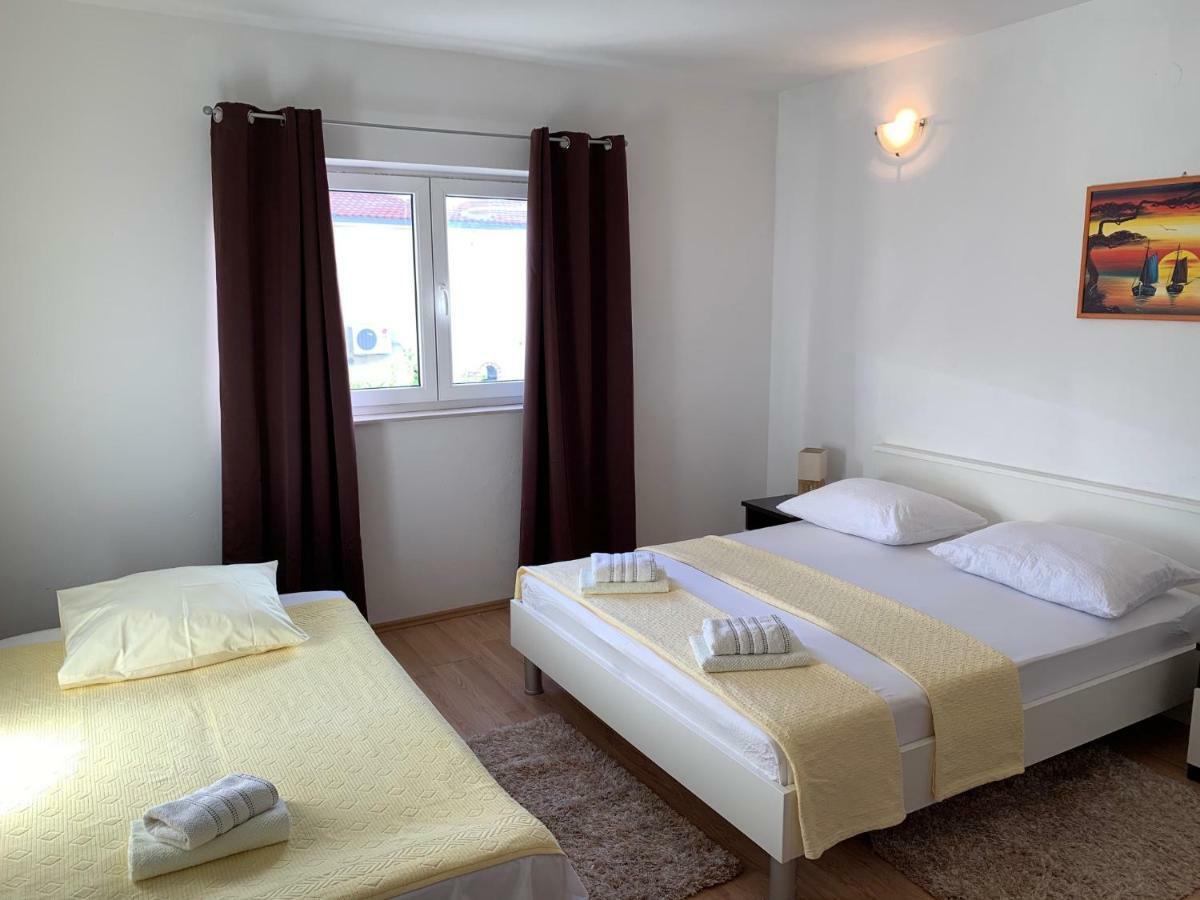 שיבניק Apartments Sime מראה חיצוני תמונה